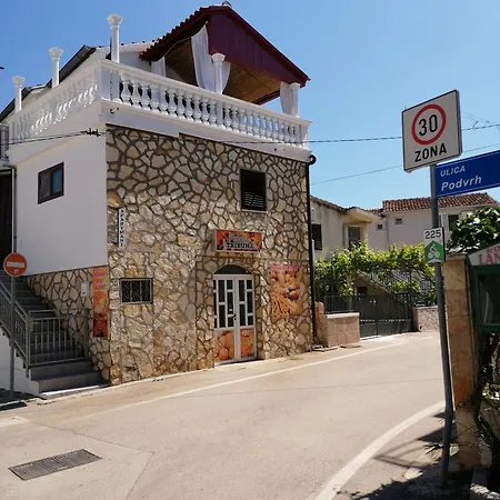 Jona Tribunj (Sibenik-Knin)