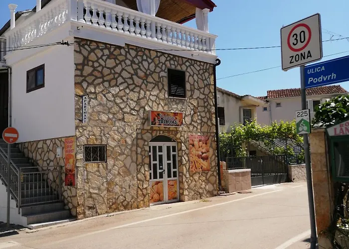 Jona Tribunj (Sibenik-Knin)